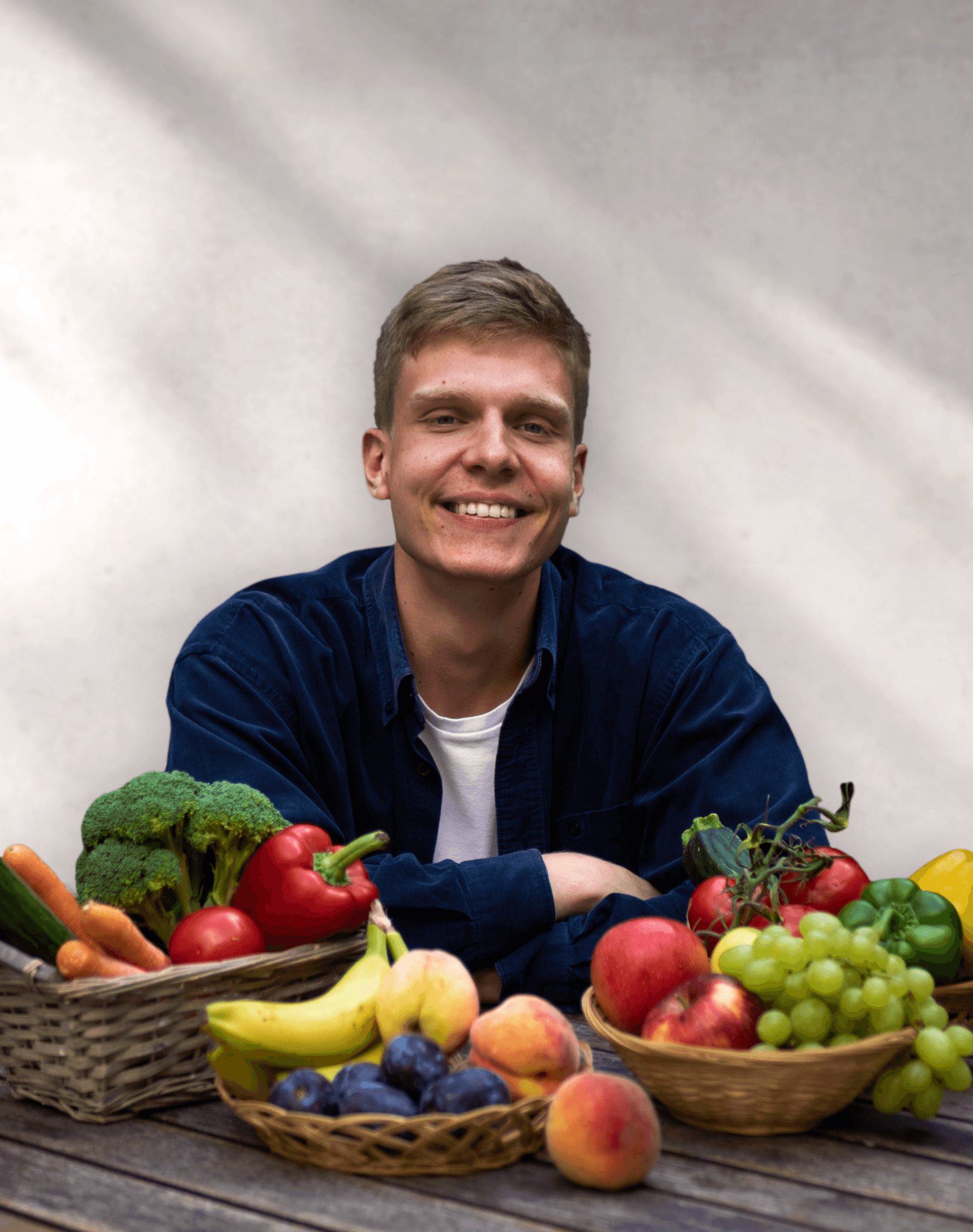 David Erban – nutriční terapeut, s ovocem a zeleninou
